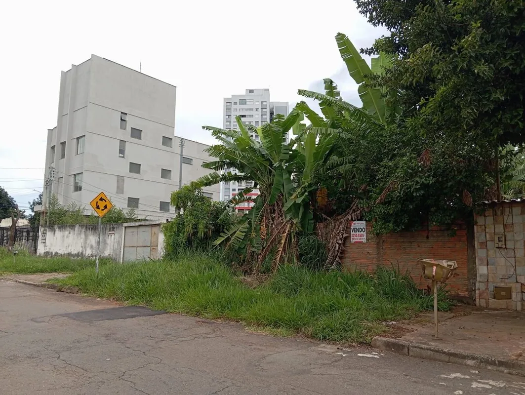 Lote de terras para construção com 39,00m² (13x30) localizado próximo a Praça da...