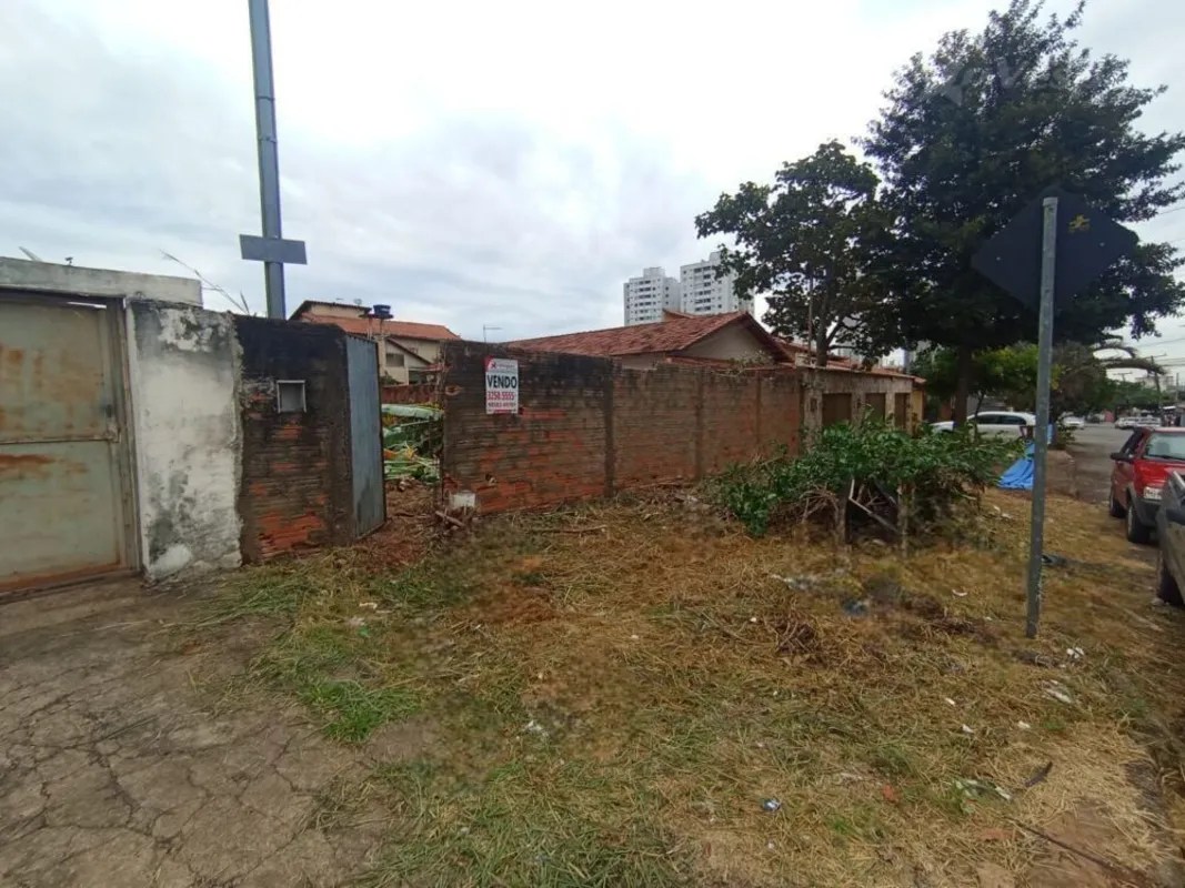 Lote de terras para construção com 39,00m² (13x30) localizado próximo a Praça da...