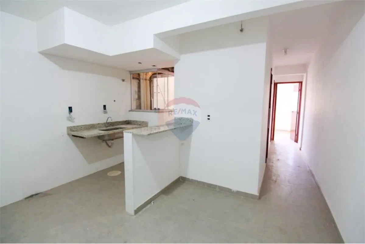 RE/MAX Prime alugaÓtimo apartamento de 2 quartos, cozinha, banheiro, localizado ...