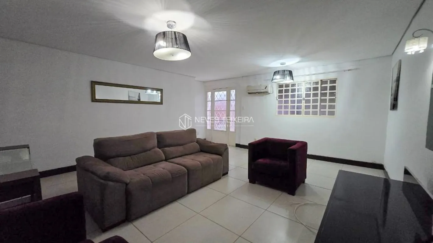 NEVES TEIXEIRA ALUGA:Casa térrea na SHIGS 715, com 137,57 m² e 03 quartos, em ex...