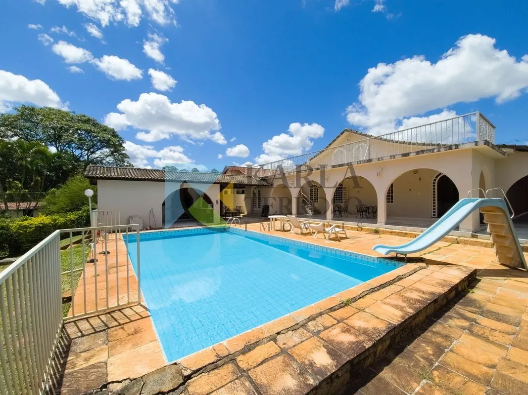 Lago Sul - QI 27 | Casa Térrea com Amplo TerrenoSobre o imóvel- Residência unifa...
