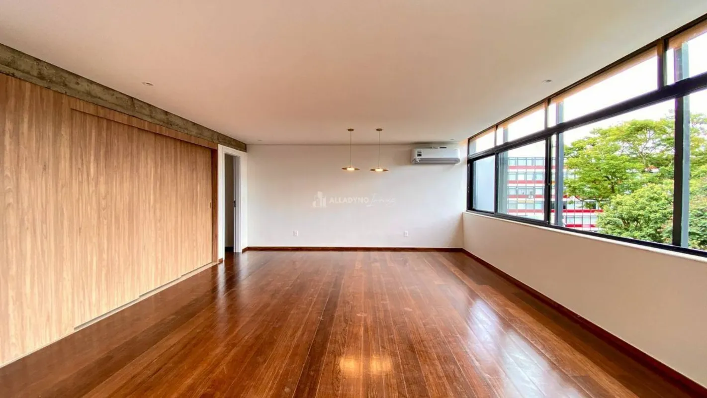 SQS 314 | 157m² | 3 Quartos | Reformado | Alto PadrãoApresentamos este sofistica...