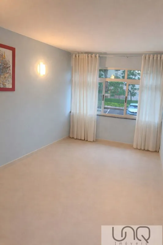 Vendo apartamento de 3 quartos na SQS 40364m2 de área útil; primeiro andar; vaza...