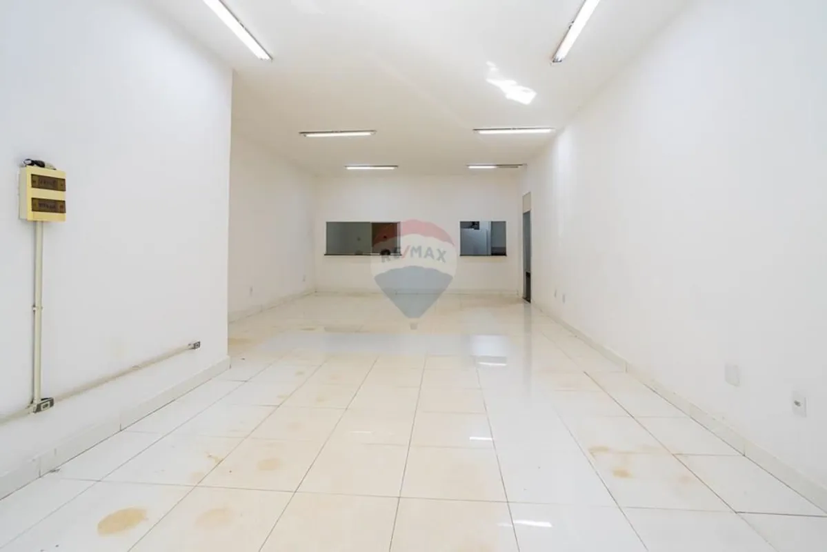 Excelente Loja para Locação Centro de TaguatingaOportunidade imperdível para o s...