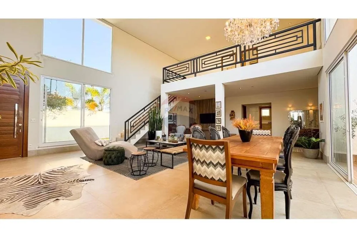 A casa mais linda do condomínio! Aceita Financiamento.São três lotes unificados,...