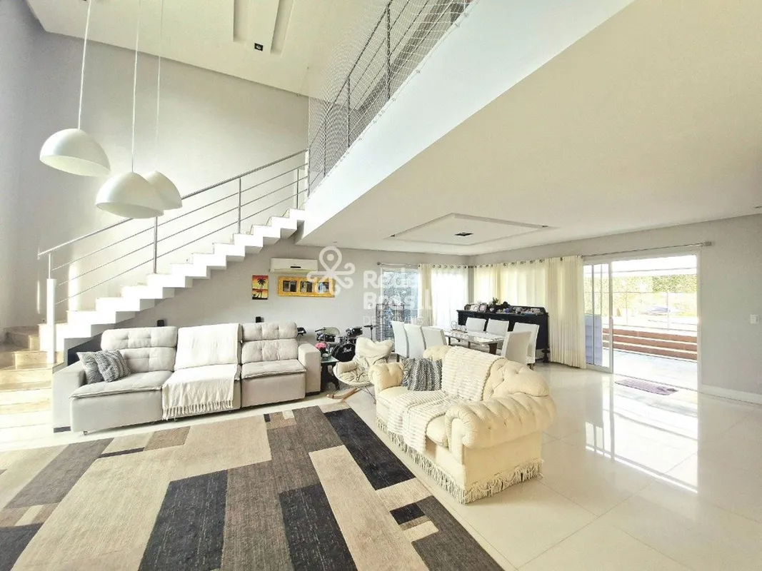 DescriçãoCasa para locação no Condomínio Quintas do Sol, em um terreno de 600 m²...