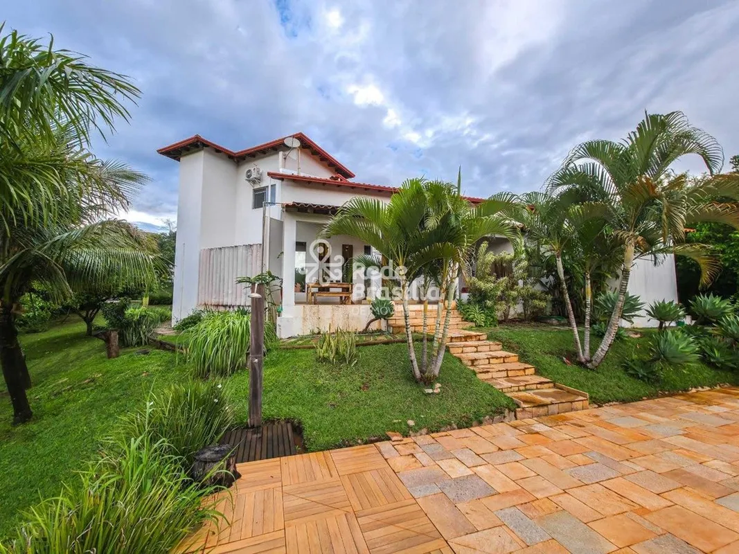 Exclusiva Casa com Lazer Completo e Integração à Natureza no Condomínio VerdeSal...