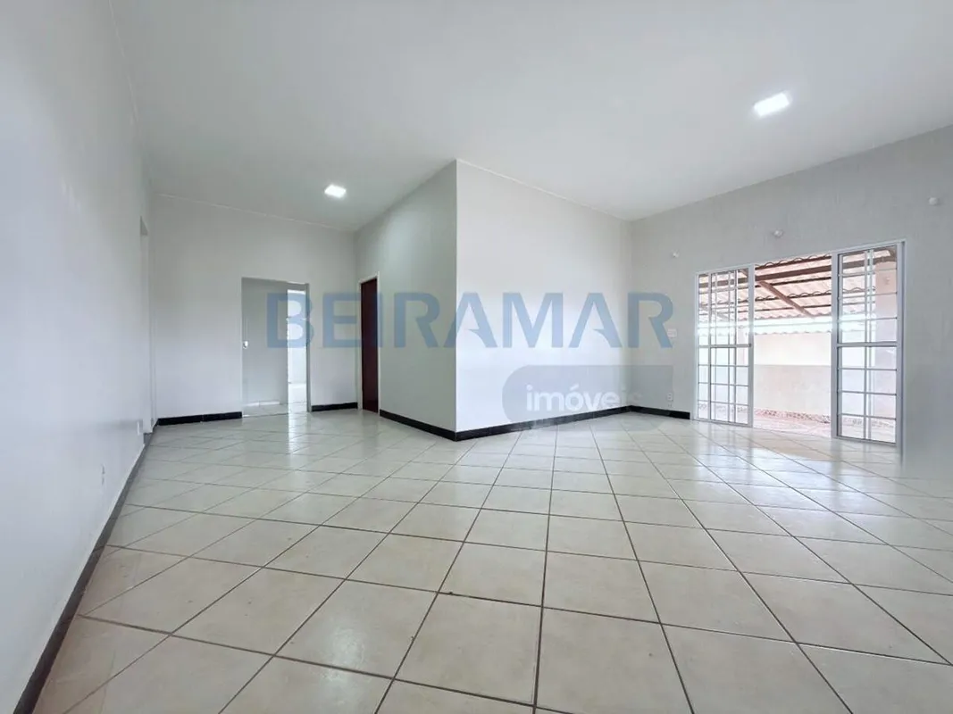 Excelente casa com aproximadamente 400m², espaçosa, bem ventilada e ideal para q...