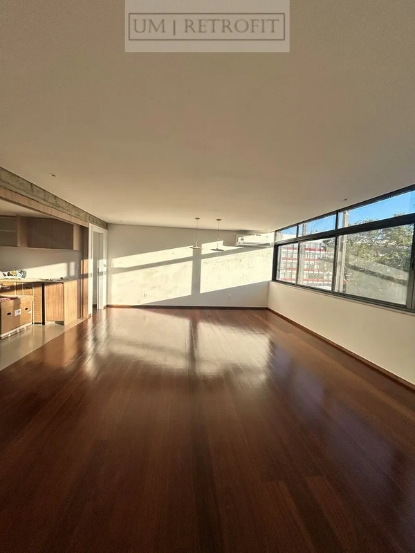 Tudo que você procura em um apartamento:Excelente quadra, arborizada e espaçosa....