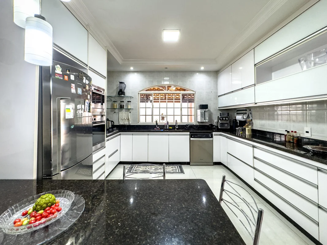 CASA RUA 10B - LOTE 800M2 - CASA TERREA - ACEITA PERMUTA**OPORTUNIDADE IMPERDÍVE...