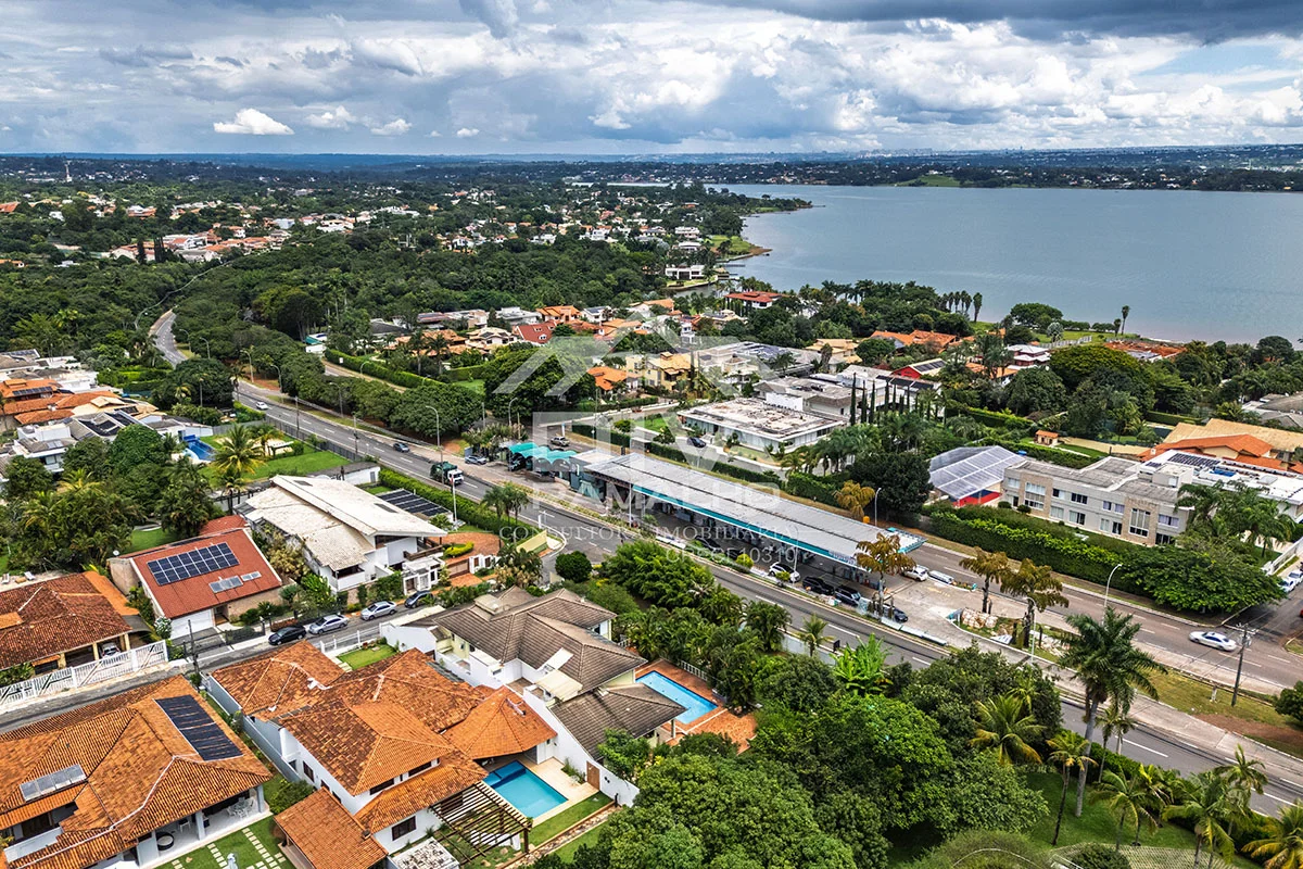 OPORTUNIDADE RARA – CASA DE ALTO PADRÃO COM VISTA PARA O LAGO - PODE SER A SUA O...