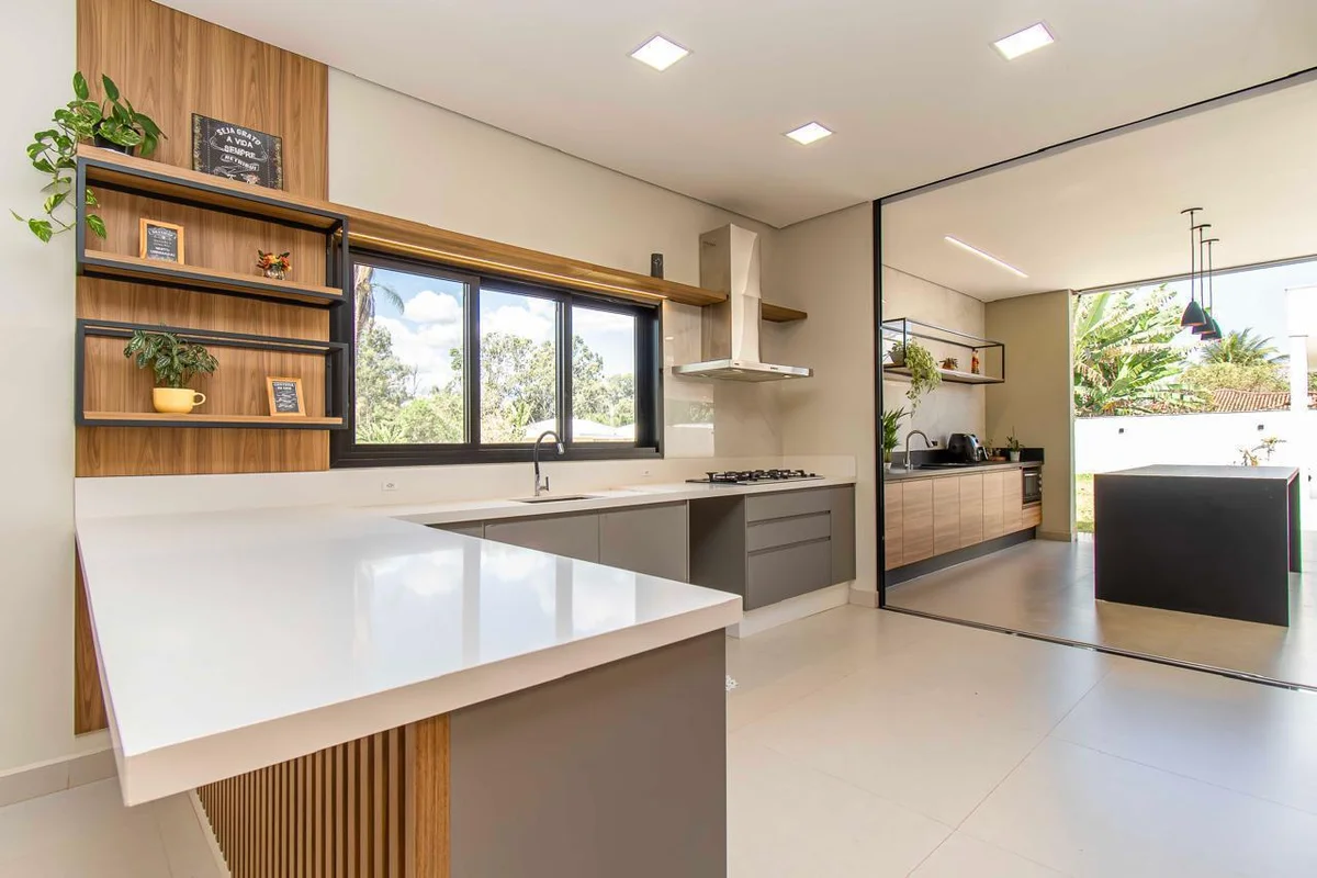 LENIÉR CURADORIA IMOBILIÁRIA VENDE SOFISTICAÇÃO E EXCLUSIVIDADE NO PARK WAY – QU...