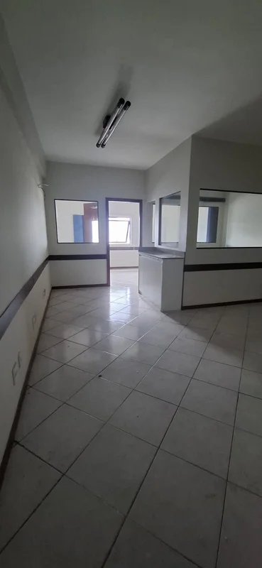 Tadeu Santiago consultor imobiliário - CRECI: 9056/DF, aluga excelente sala come...