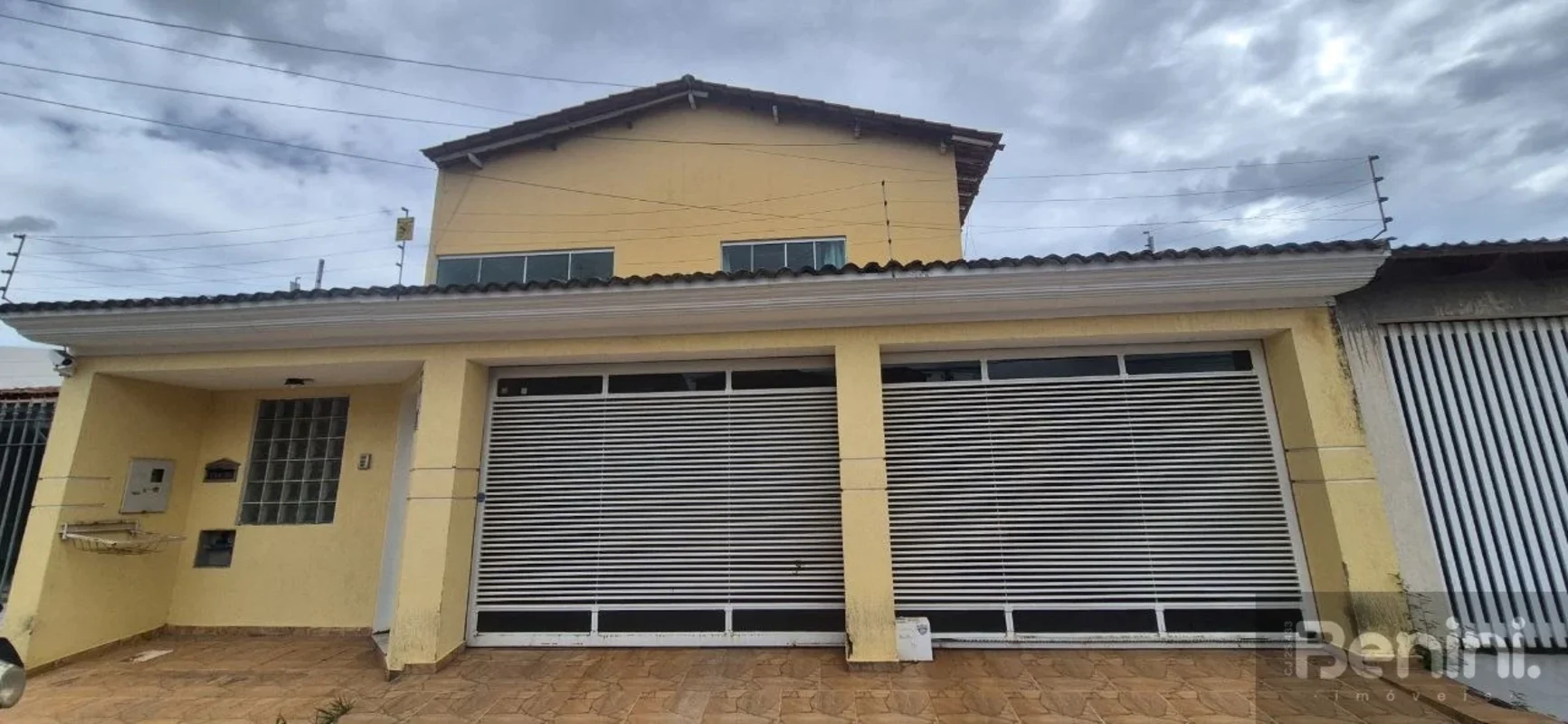 VENDO SOBRADONO GUARÁ 2!**FACHADA IMPONENTE**- 2 BANHEIROS SOCIAIS;- 7 QUARTOS (...