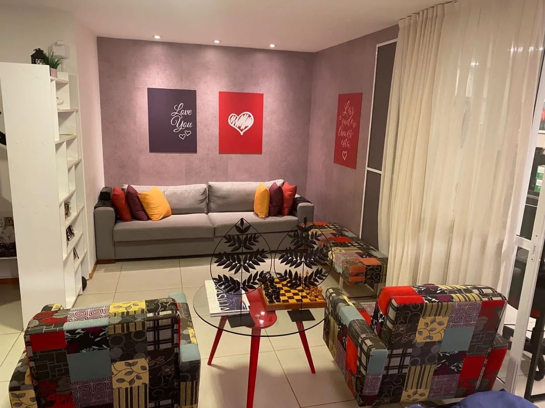 Leniér Curadoria Imobiliária vende excelente Apartamento no Península – Águas Cl...