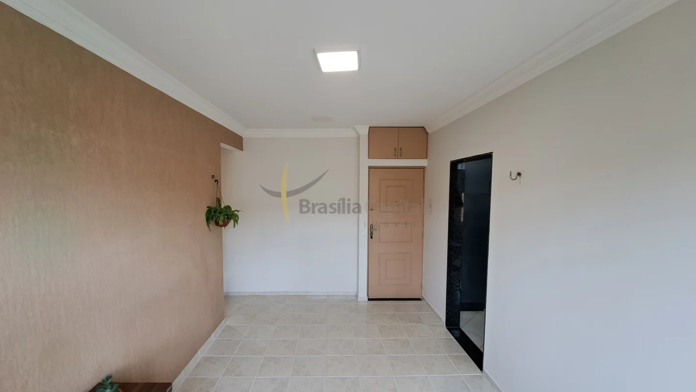 Apartamento semi mobiliado:Sala com rack para TV;3 quartos com armários;Banhero ...