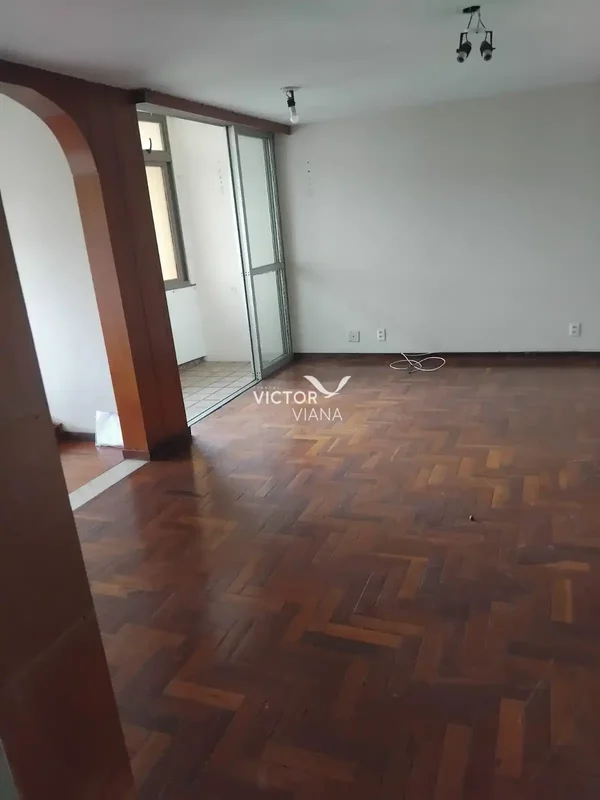 VICTOR VIANA anuncia para a corretora CLEIA DUARTESQN 313 | 3 Quartos | Vazado |...