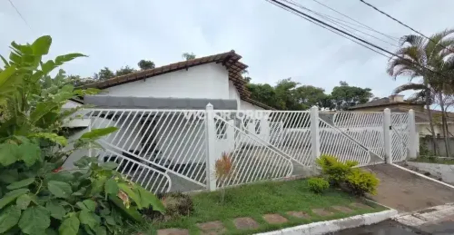 Victor Cruz Negócios Imobiliários LTDA aluga:Casa no condomínio Império dos Nobr...