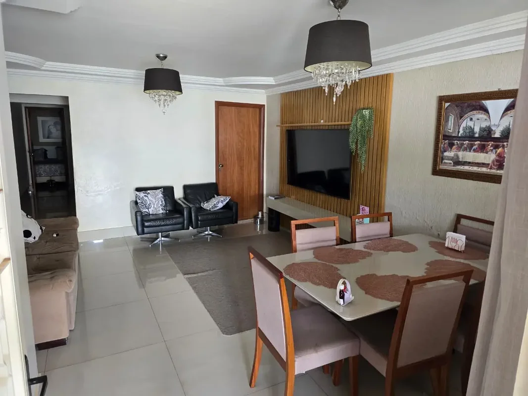 JDM IMOBILIÁRIA VENDE :Excelente CASA À VENDA NO RIACHO FUNDO 1 Localização: SHR...