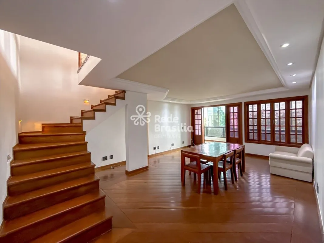 Excelente oportunidade de adquirir uma cobertura na Asa Norte, Brasília. Com áre...