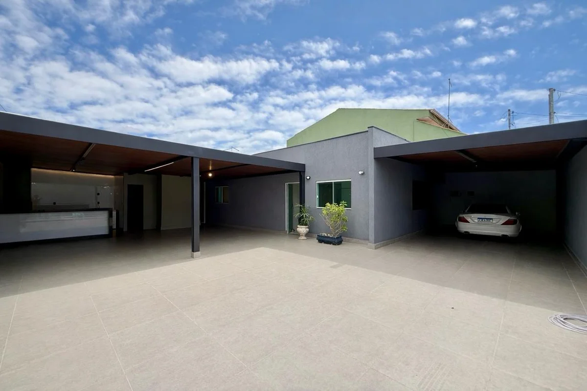 RARIDADE NA SAMAMBAIA NORTE! CASA REFORMADA + LOTE DE 260m² NA QR 410 | 3 QUARTO...