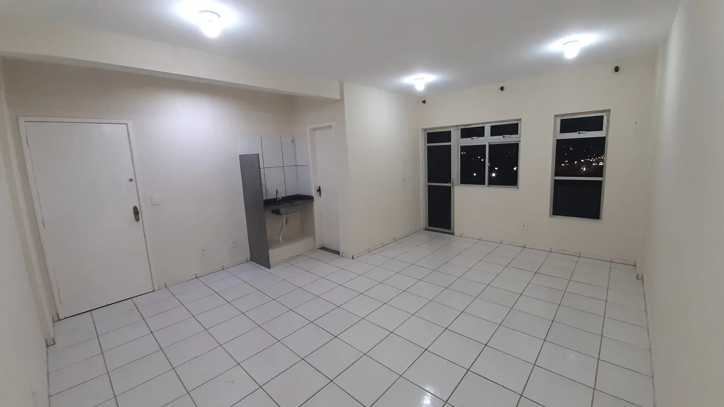 Kitnet com sala, banheiro e sacada. Sem garagem. Kitnet com aproximadamente 30m²...