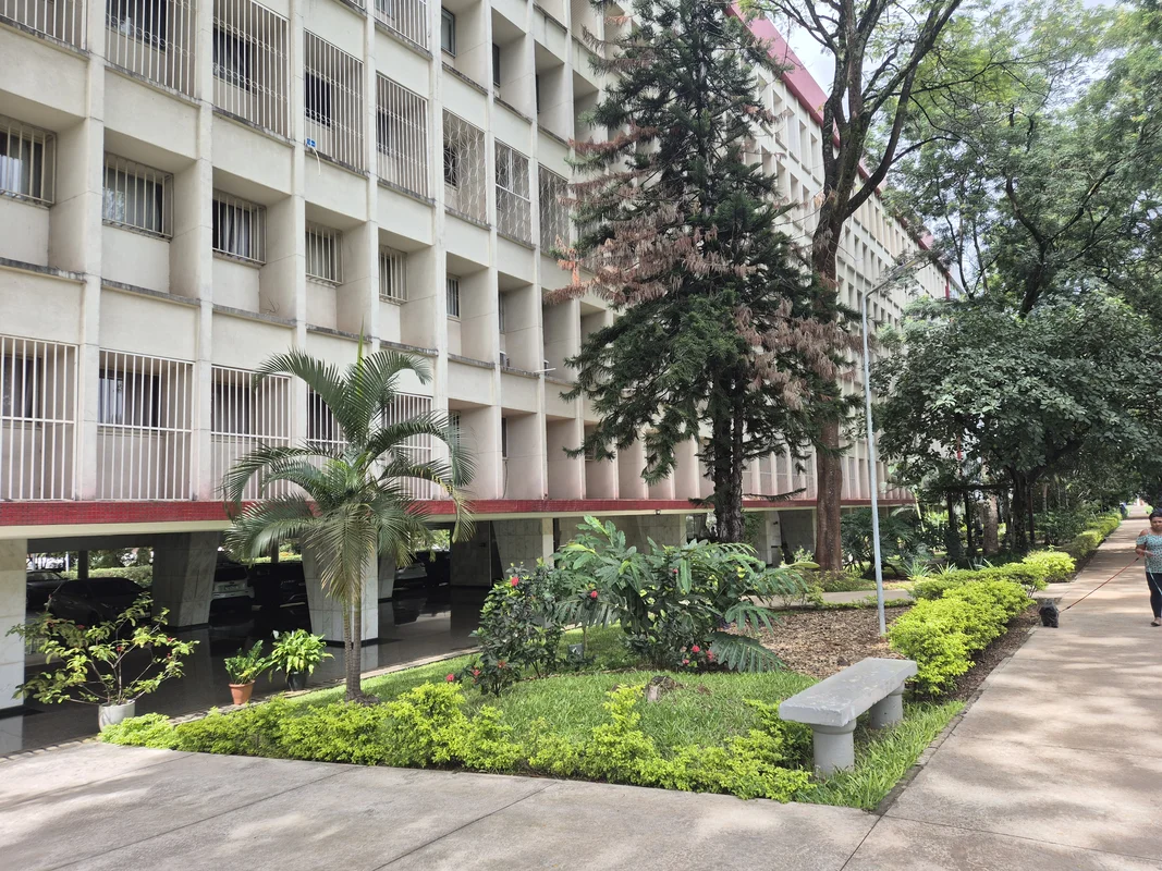 Apartamento reformado e mobiliado. 3 quartos, sendo uma suíte. Sala ampla, cozin...