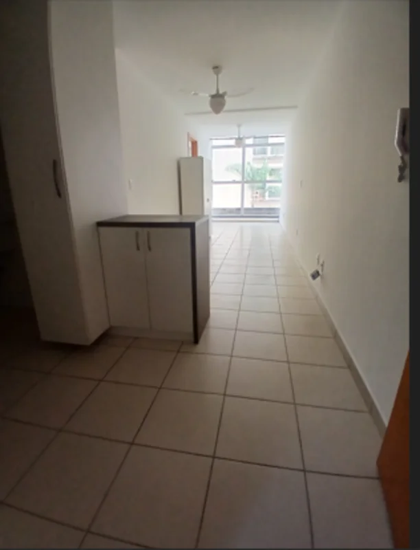 Apto de 2 quartos, 1 banheiro, armários, box, espelho..1 vaga de garagemLazer co...