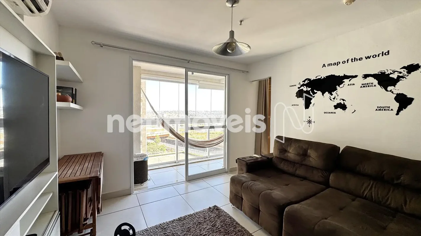 Mobiliado, com varanda, ótima iluminação e localização privilegiada!Apartamento ...