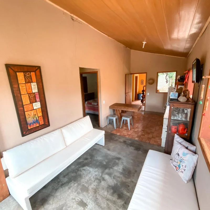 Imagine morar no coração charmosa Vila São Jorge, em uma pequena casa parcialmen...