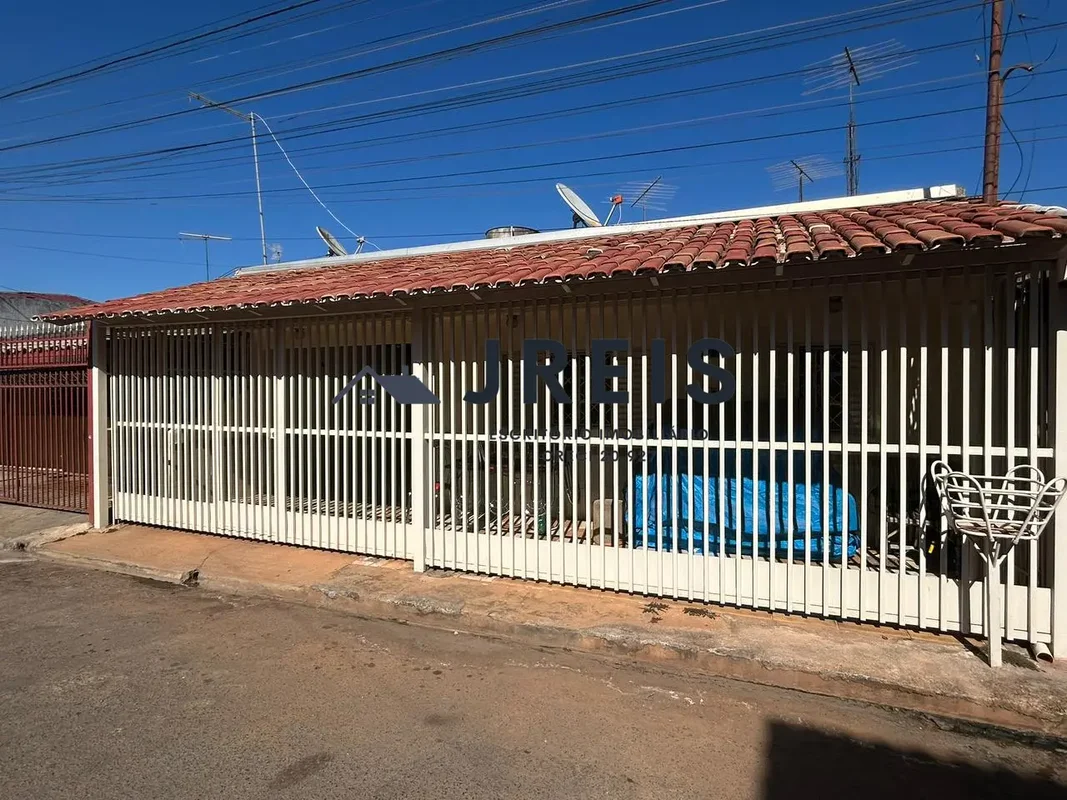 JREIS ESCRITÓRIO IMOBILIÁRIOCasa localizada no bairro P.sul-Qnp 30;-Casa sendo:*...