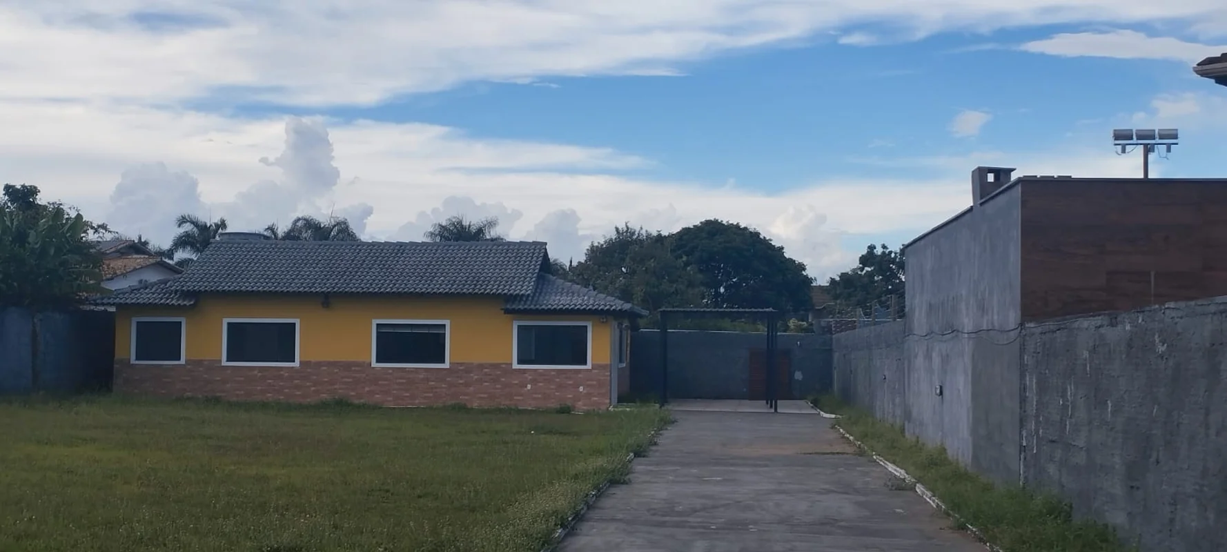 Próximo ao coração de Brasília, no Condomínio Solar de Brasília, no Jardim Botân...