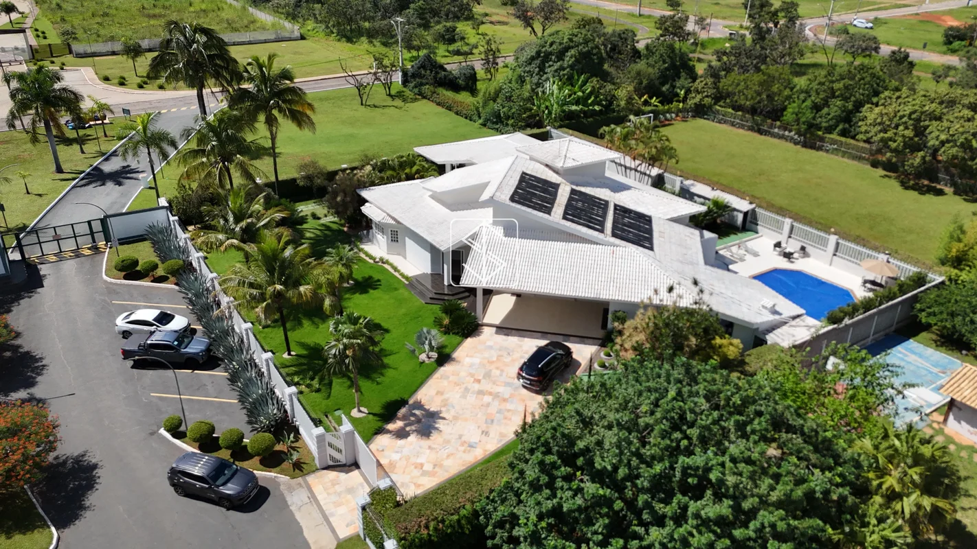 Esta belíssima casa de alto padrão na Quadra 19 do Park Way representa a união p...