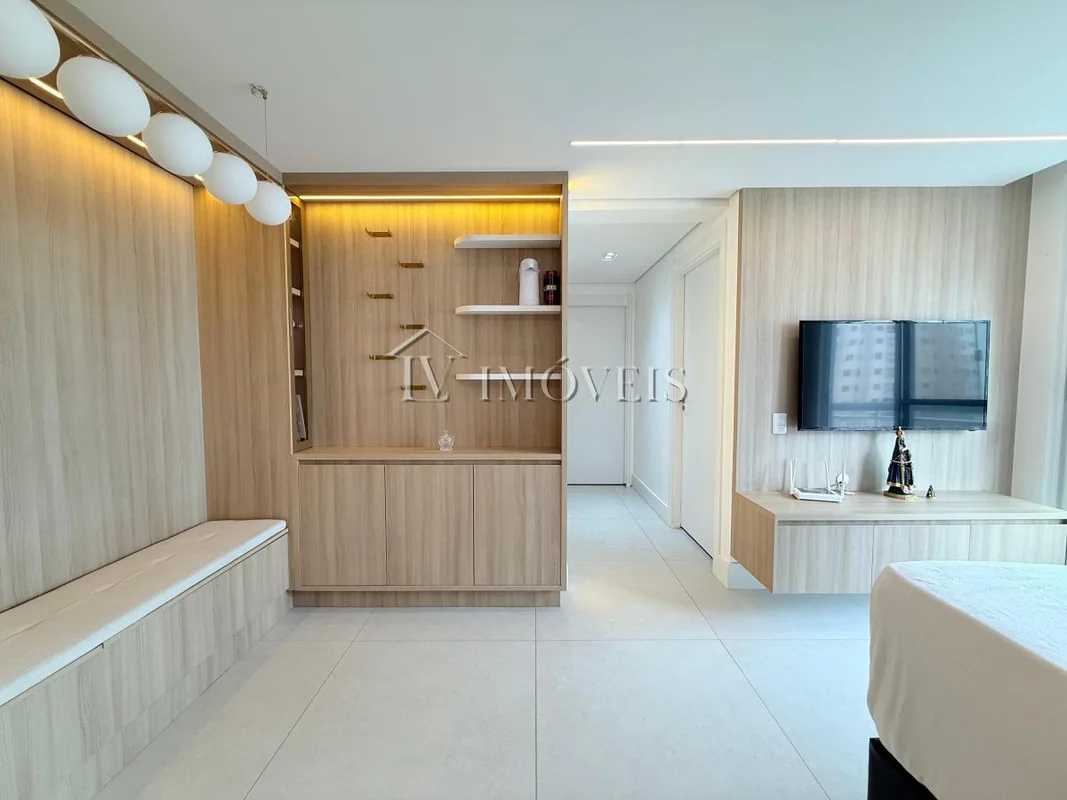 LV IMÓVEIS VENDE COM EXCLUSIVIDADE ESSE MARAVILHOSO APARTAMENTO TODO REFORMADO E...