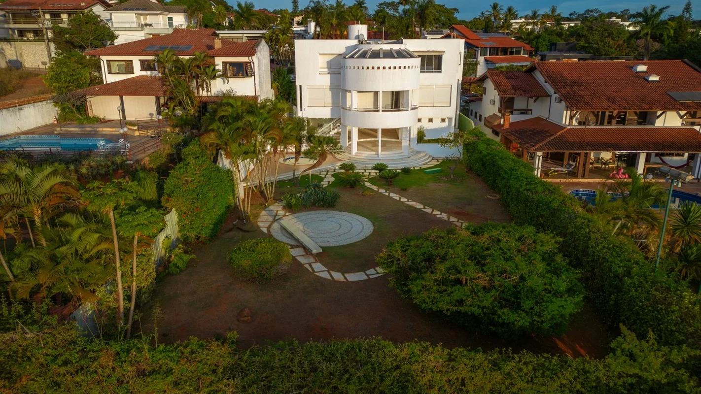 Casa Exclusiva à Venda na QI 26 – Sofisticação, Conforto e Vista Permanente para...