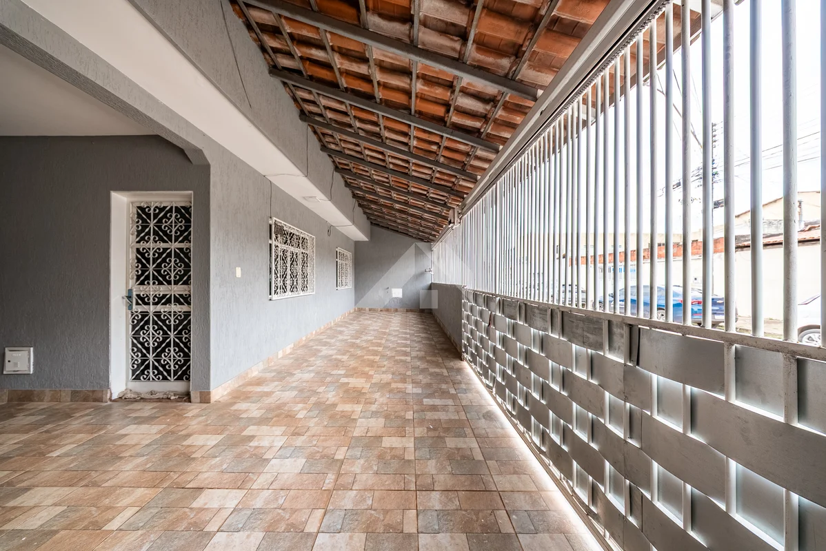 VENDA COM EXCLUSIVIDADEQNM 5 CONJUNTO L - CEILÂNDIA SUL- 3 Qts com pisos em taco...