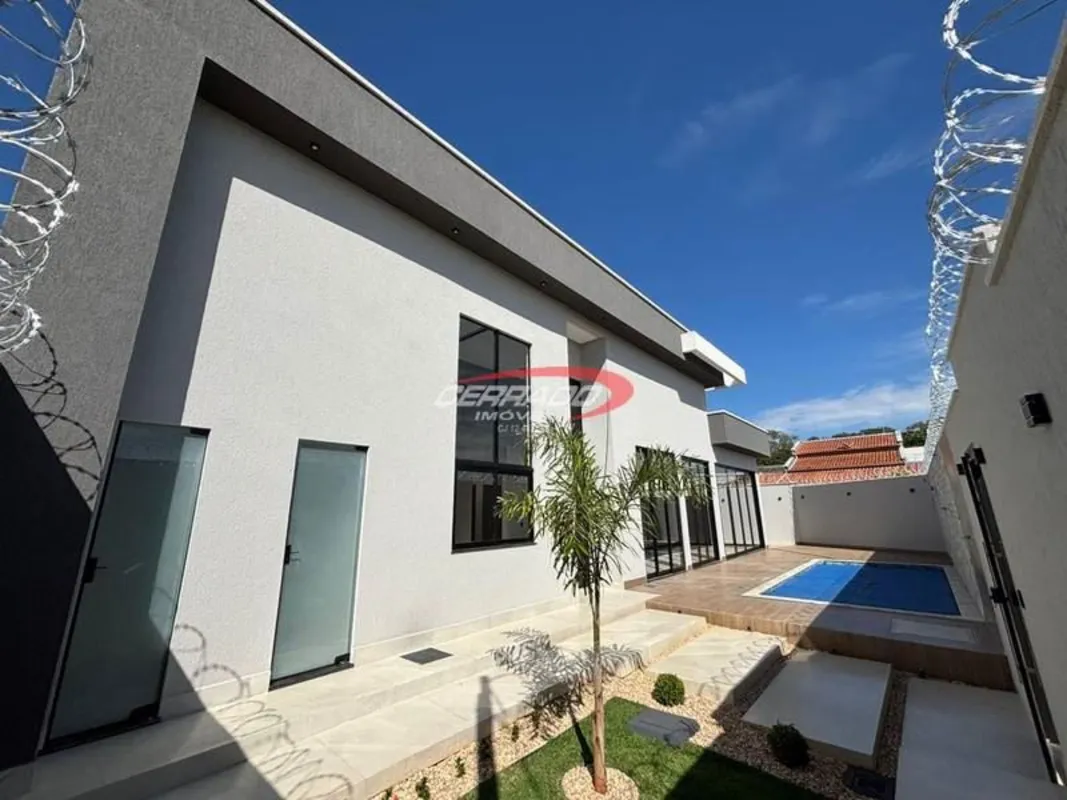 Região Moinho dos Ventos No projeto tem 155 m² com 202,69 m² de laje incluindo o...