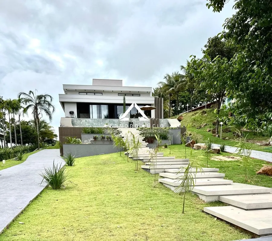 Luxuosa casa porteira fechada no Aldeia do Vale, planejada para oferecer alto pa...