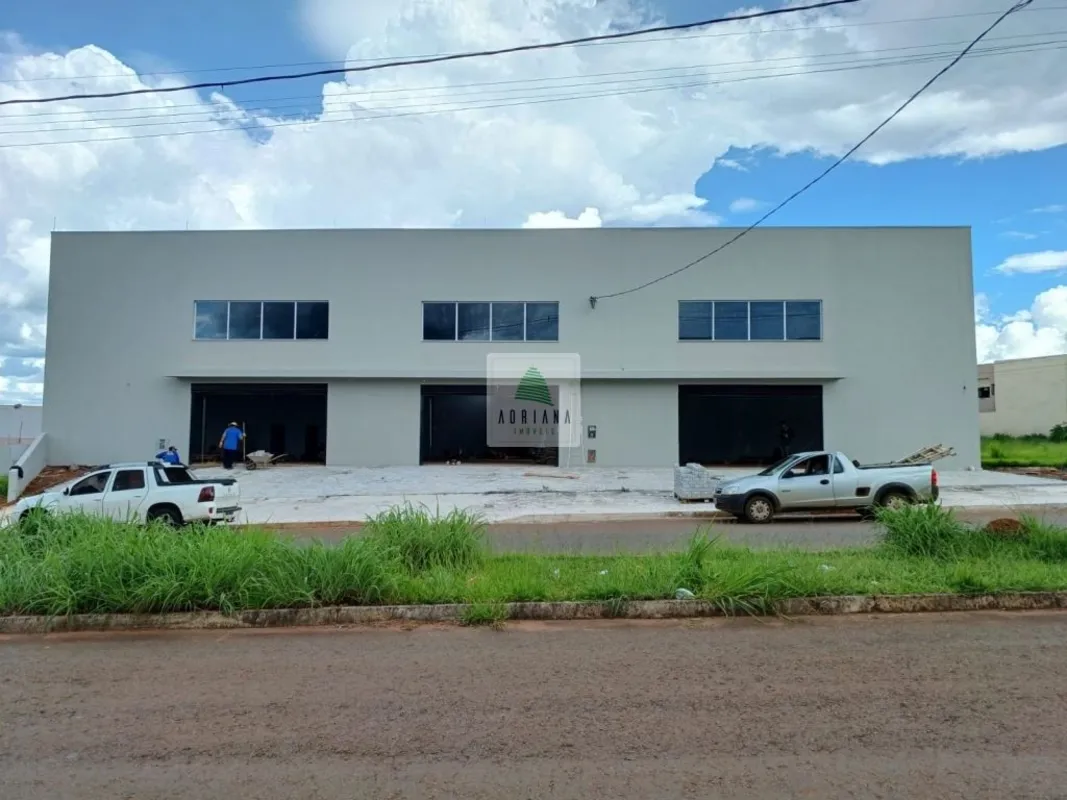 Galpão com 749,85m² de área construída 16 vagas de estacionamento 4 banheiros 2 ...