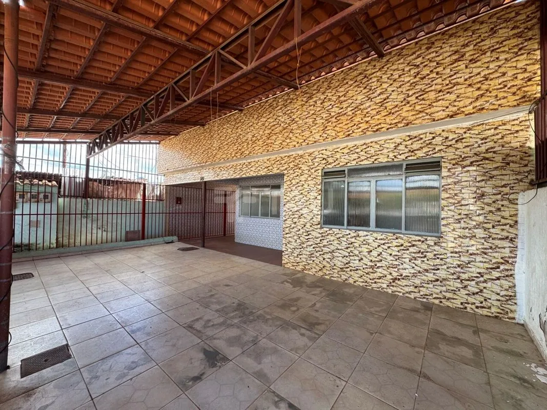 Taguatinga Norte, QNG 8, excelente casa térrea com 261,53 m² de área construída,...