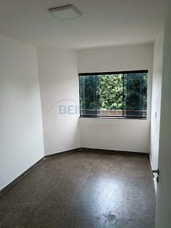 Apartamento recém reformado, com ambientes bem distribuídos e excelente iluminaç...