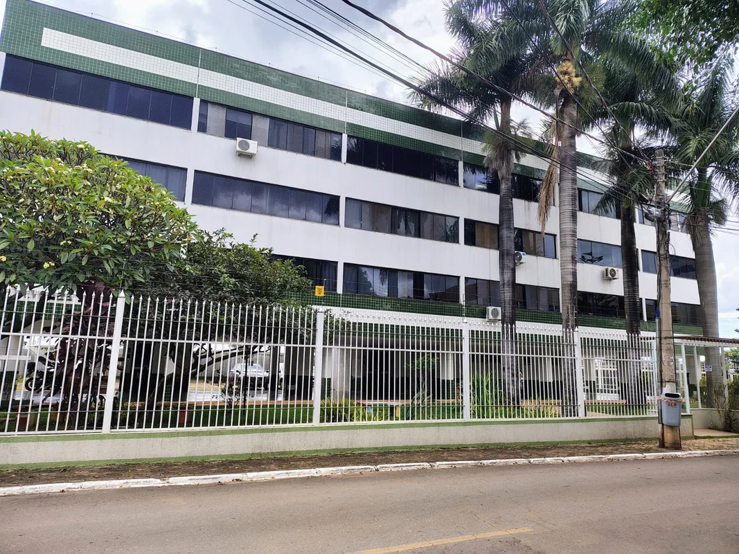 Descubra um apartamento acolhedor em um dos melhores condomínios do Lúcio Costa....