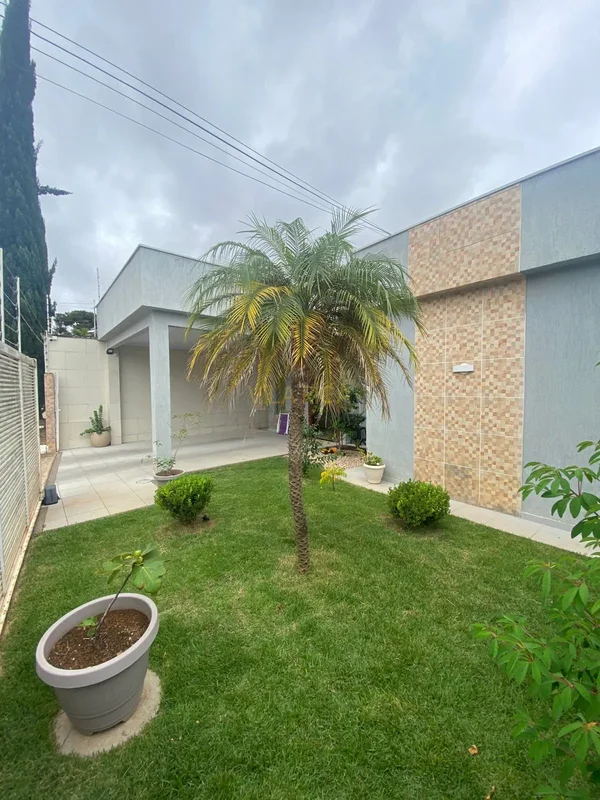 Vila Rica imóveis vende: Casa Semi-Moderna com 03 Quartos, 02 Suítes, sendo 01 S...