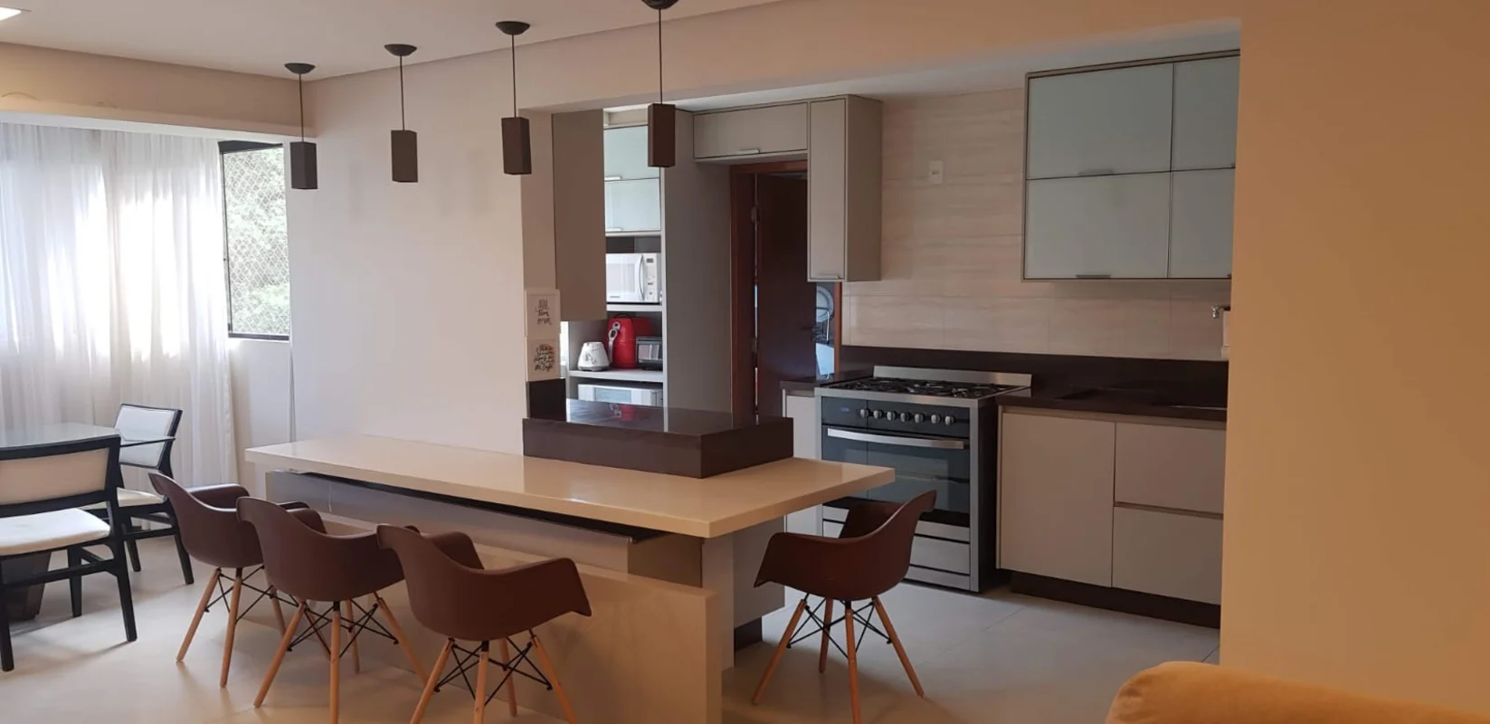 ASA NORTE - BLOCO - 112m APARTAMENTO AMPLO E COM UMA REFORMA MODERNA - 3 Quartos...