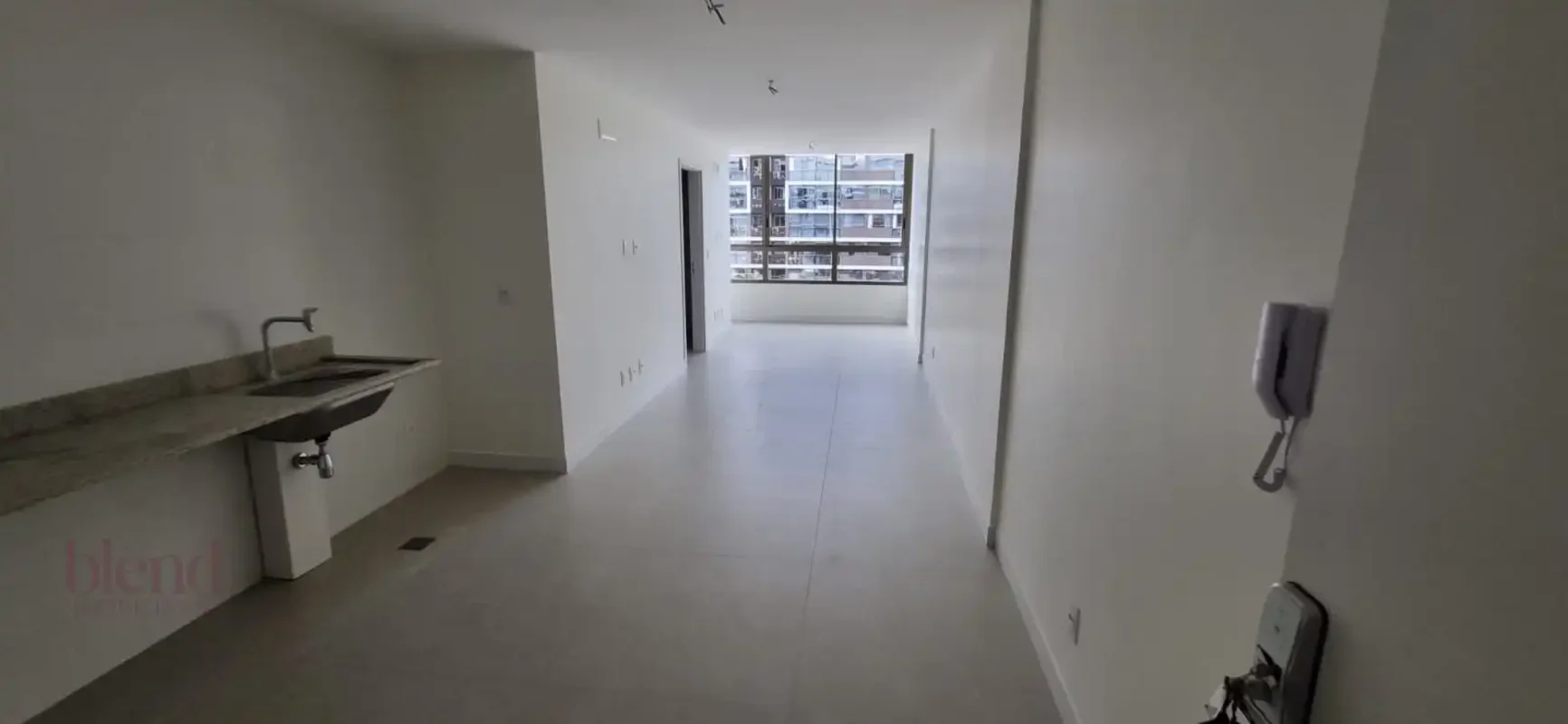 Apartamento em prédio novo, com acabamento moderno e excelente padrão:Bancada em...