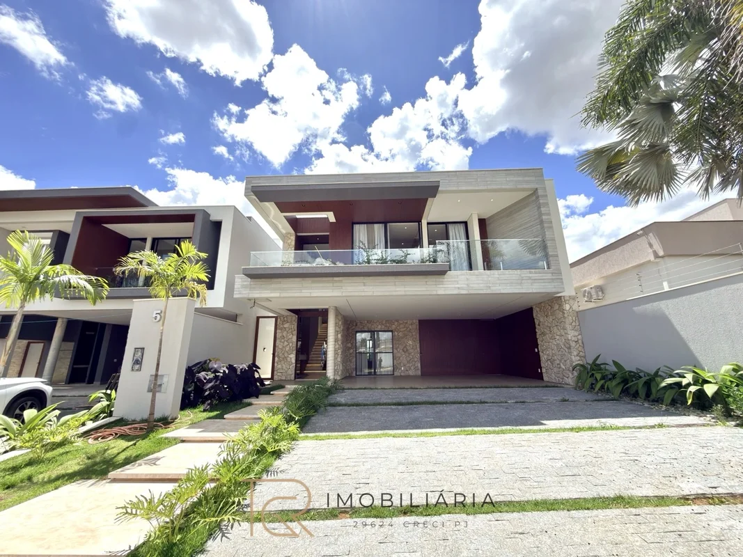 TRG imobiliária VENDE !Excelente sobrado de luxo no Jockey ClubO imóvel possui 5...