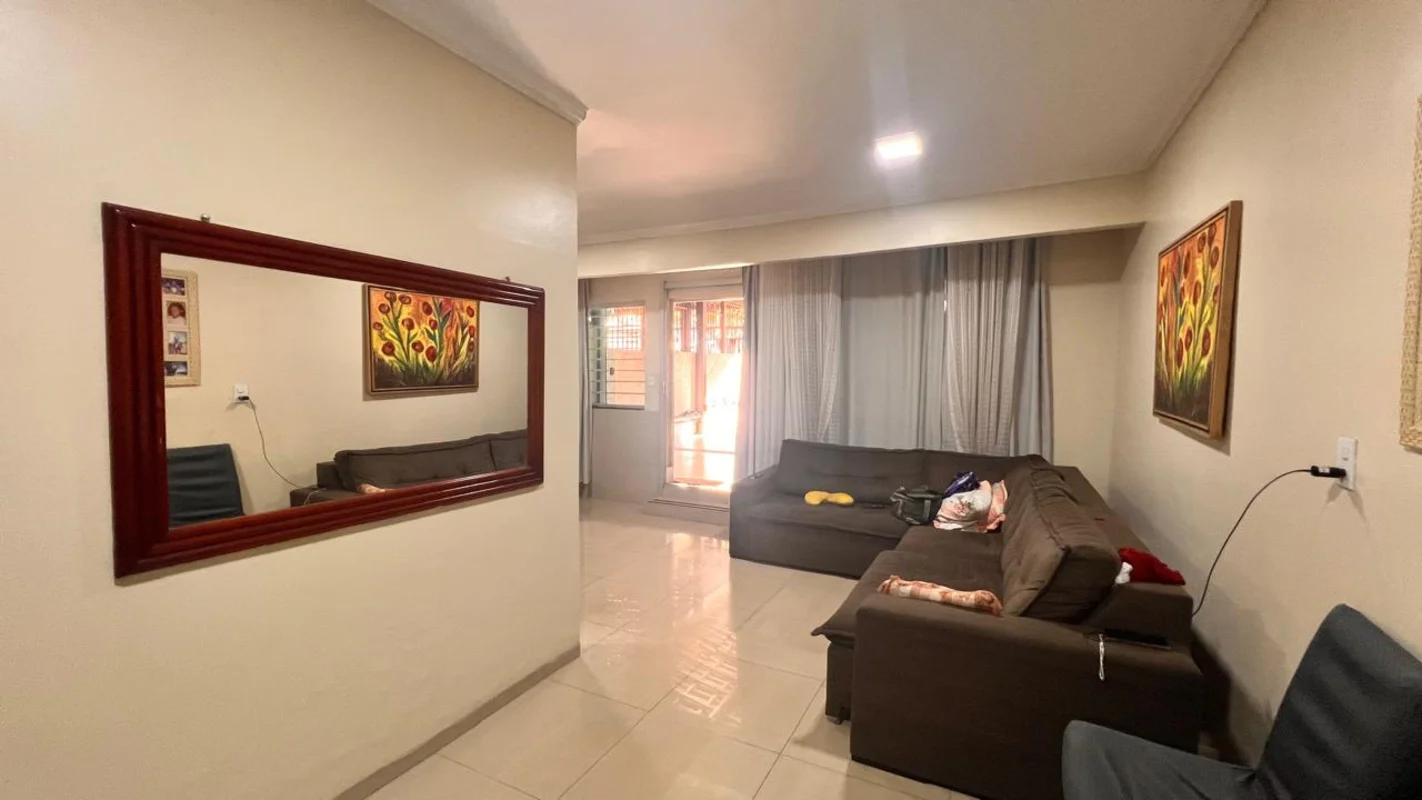 EXCELENTE CASA REFORMADA NA AVENIDA CENTRAL – CONFORTO, ESPAÇO E LOCALIZAÇÃO PRI...