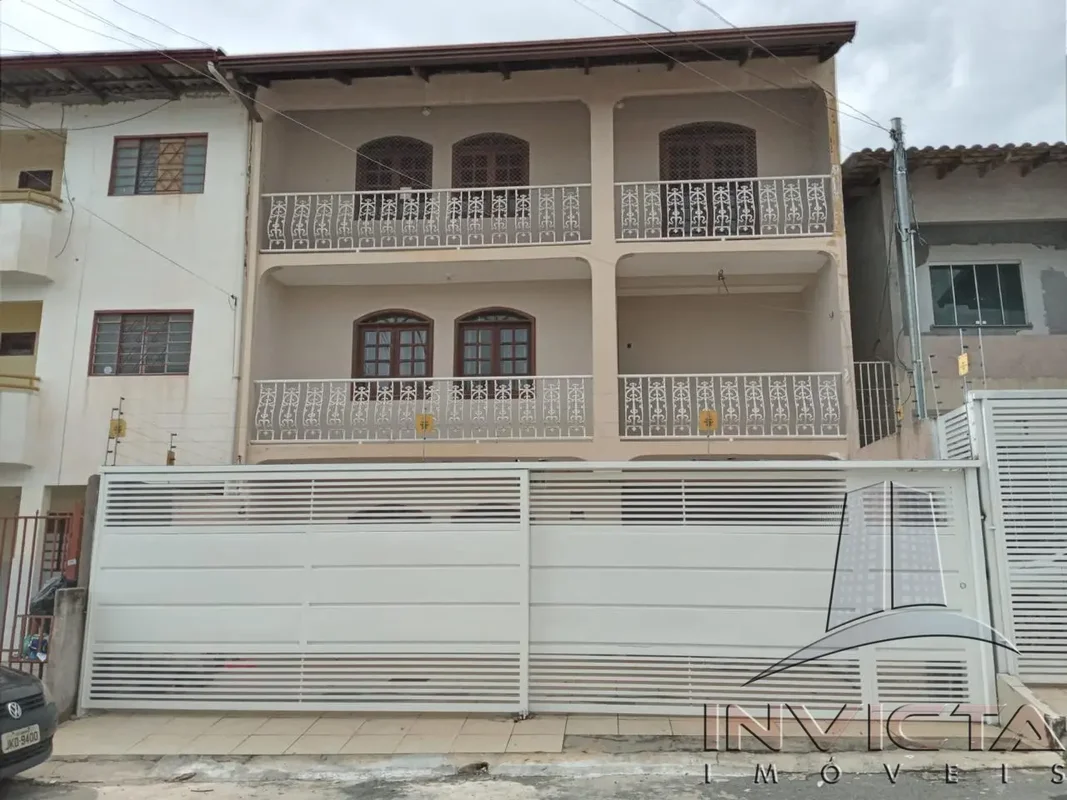 OPORTUNIDADE IMPERDÍVEL! Sobrado incrível à venda na QN 7, conforto, espaço e ex...