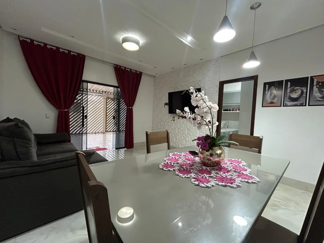 Casa à venda – QR 202, SamambaiaExcelente oportunidade em uma das melhores quadr...