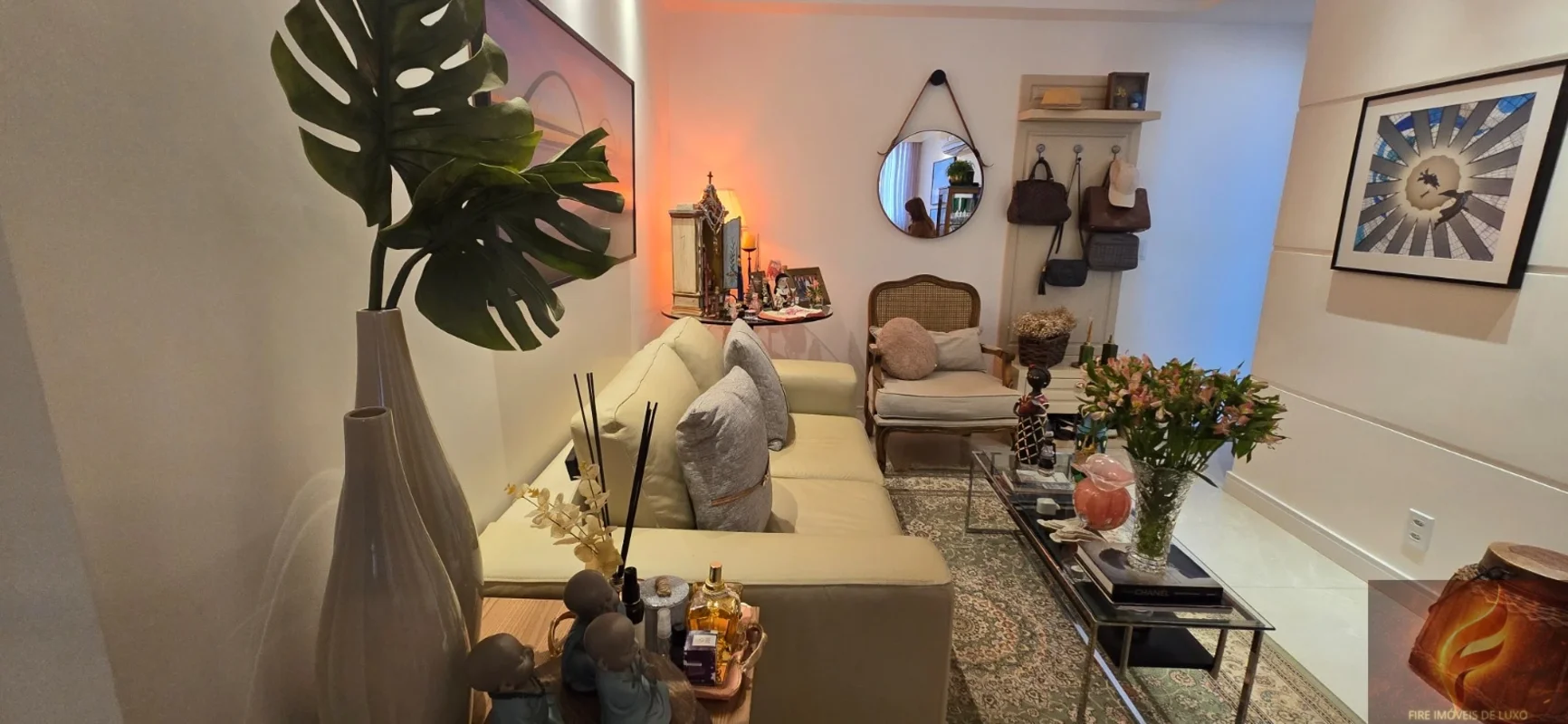 Apartamento reformado, bem iluminado, na exclusiva Quadra 305 do Sudoeste.Locali...